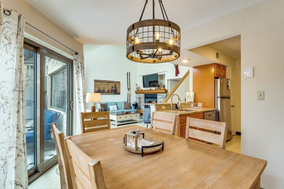 Dining Area | Dishware & Flatware