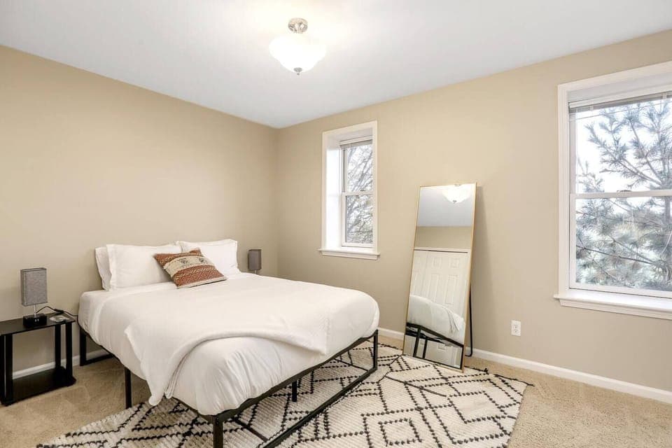 "The bed was really comfortable and couch was cozy." - Jacqueline, 5 Star Review