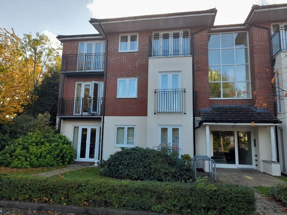 External View - Penthouse Apartment Top Left - 2 Balconies Free Parking - QUIET