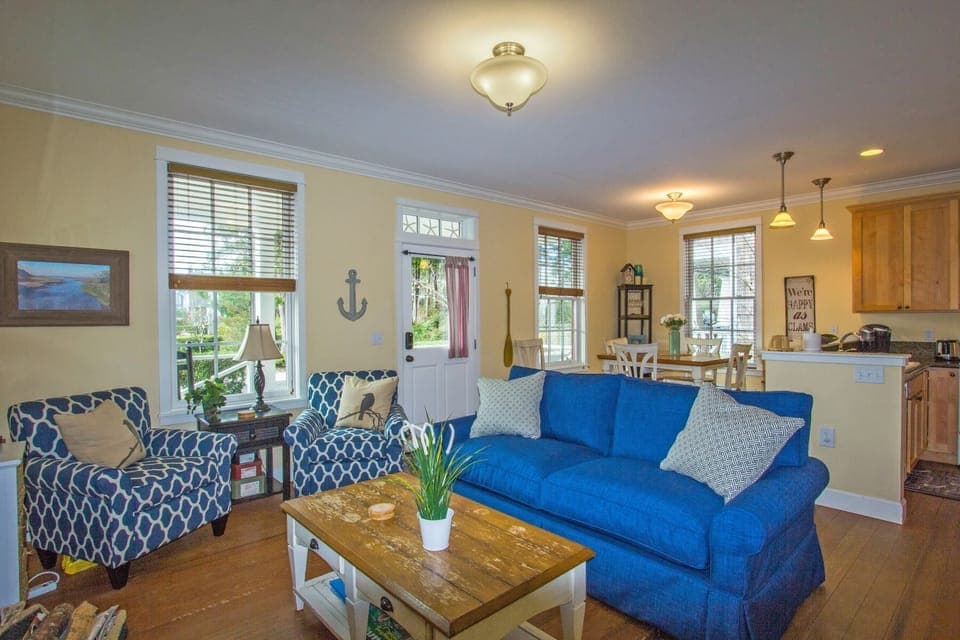 Luxury furnishings, stylish and cozy linens, two flat screen tvs, Nintendo Wii Game System with games,Fitness Board, Bluetooth Soundbar, and many more amenities