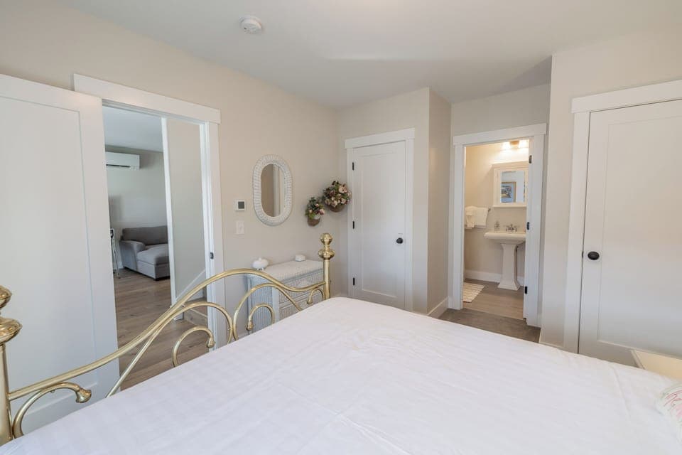 Queen bedroom with ensuite bath