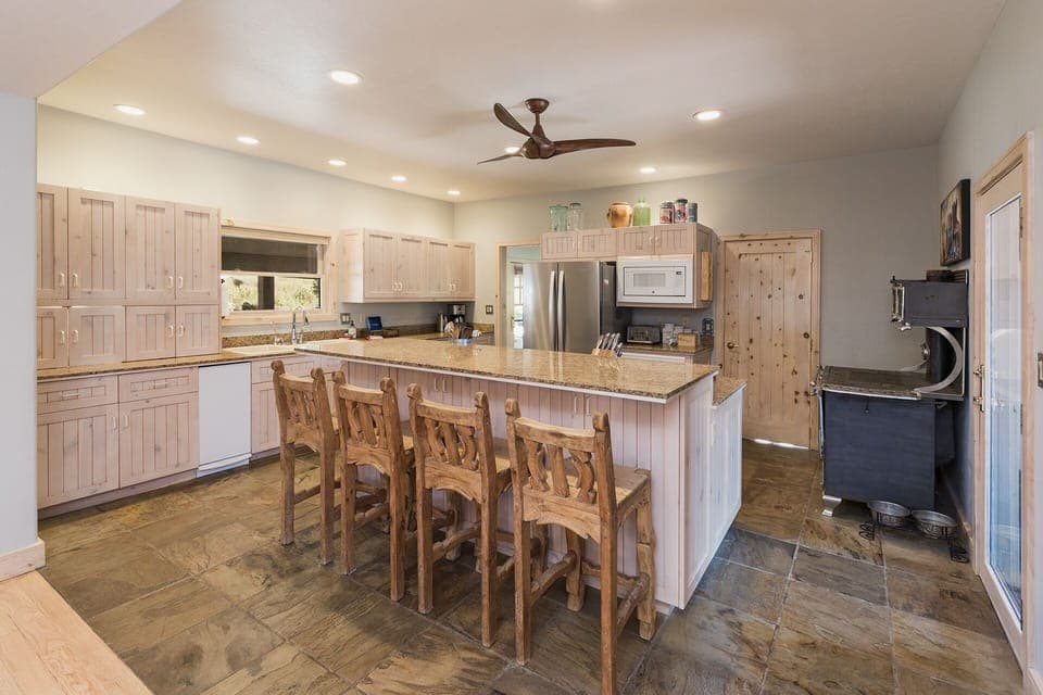 Main House - Kitchen and Bar