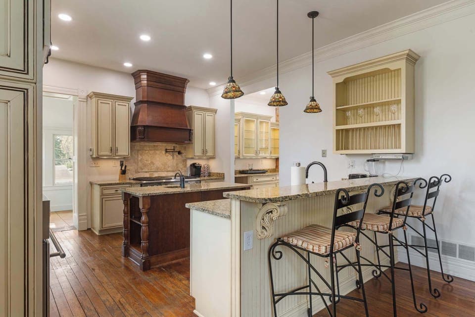 Full kitchen