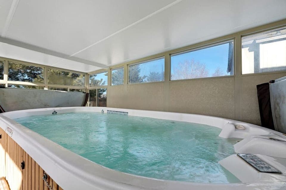 Our swim in place jacuzzi is big enough to fit your whole group. Blow off some steam after a long day in Reno or Lake Tahoe!