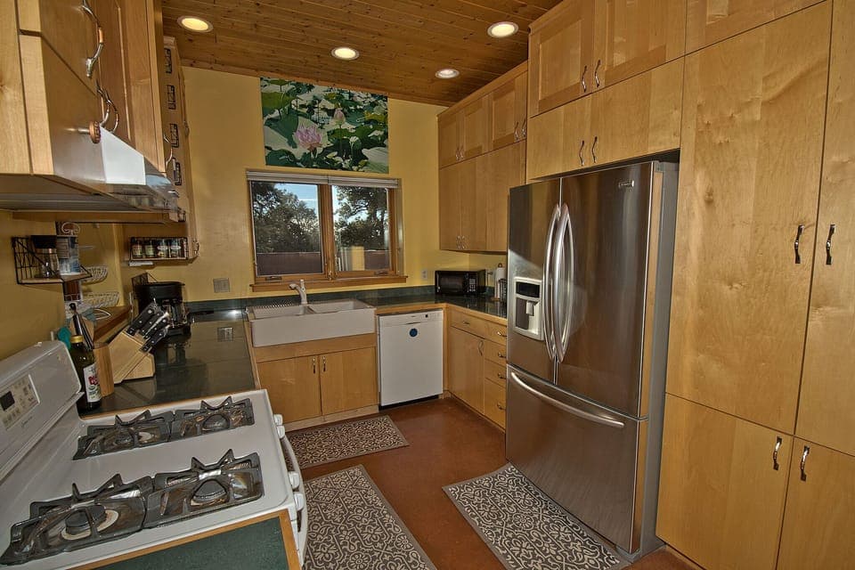 Main House: Full Kitchen Stocked for Cooking (1)