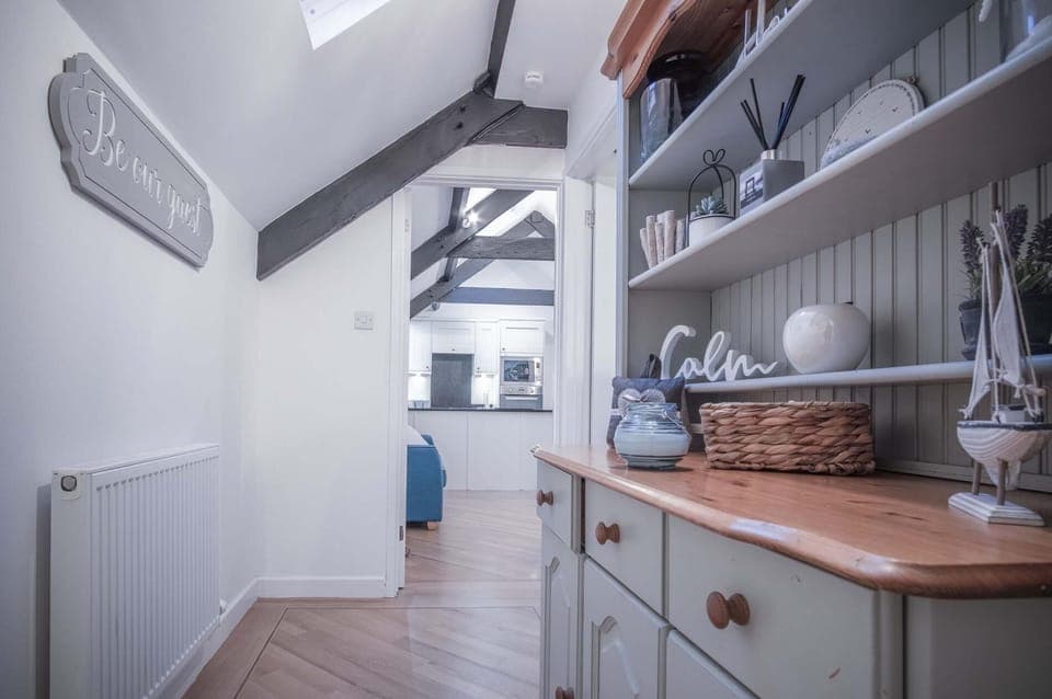 Penthouse At The Mews - 2 Bed Pet Friendly Apartment - Tenby (22846)