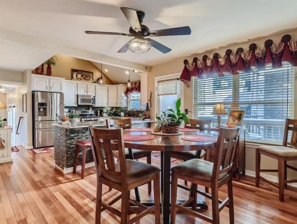 Kitchen Table 