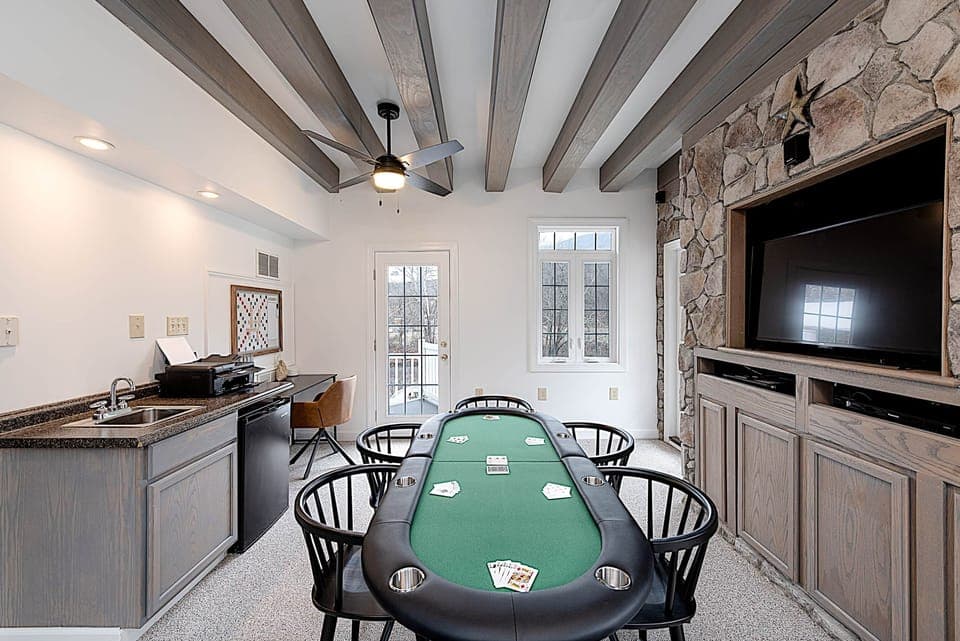 Main Floor Card Poker Table (1)