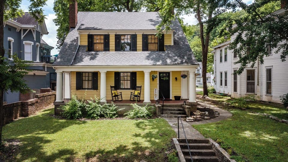 This 1940s home in downtown Frankfort, offers guests a cozy and charming stay with a taste of vintage appeal and modern comforts. An easy walk to downtown eateries, pubs and distillaries.