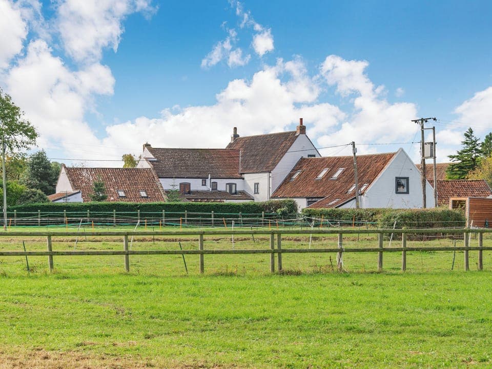 Setting | Apple Cottage, Lympsham