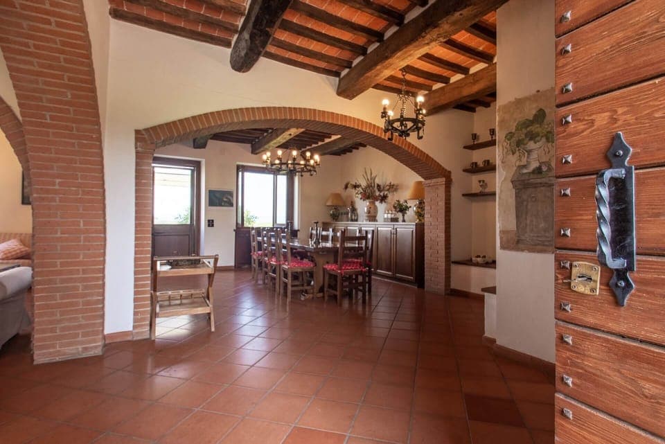 Entering the villa (2)