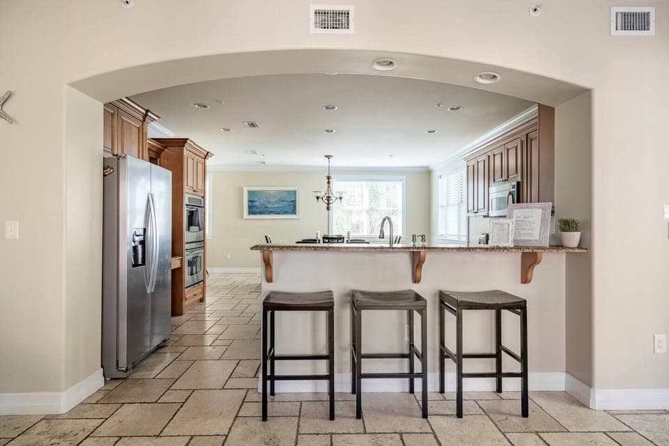 Kitchen breakfest bar