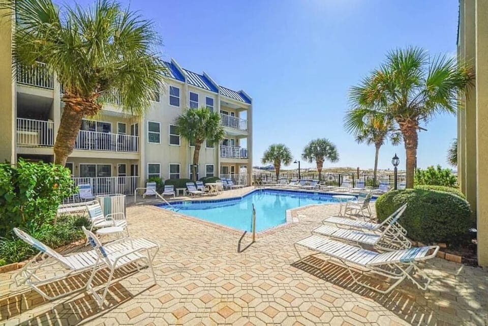 pool in center of complex