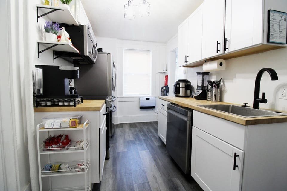 Stainless steel appliances. High speed internet (300+MB)