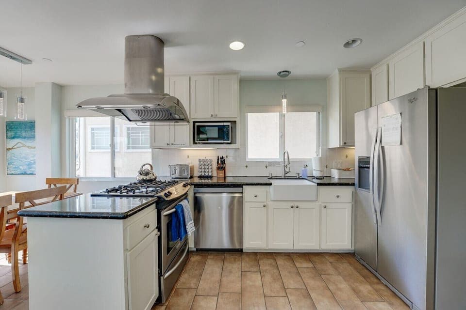 BeachBay GetAway kitchen with stainless steel appliances