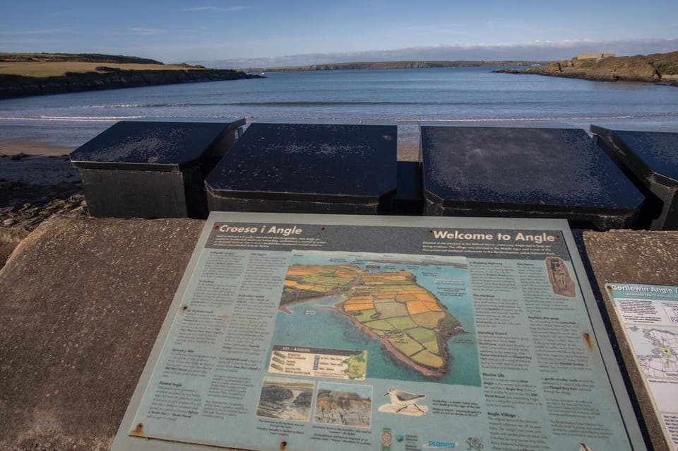 The Old Stables - 3 Bedroom Cottage - Angle (13135)