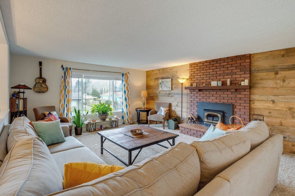 Rockaway Beach Vacation Rental | 3BR | 3BA | 2,457 Sq Ft | Stairs to Access