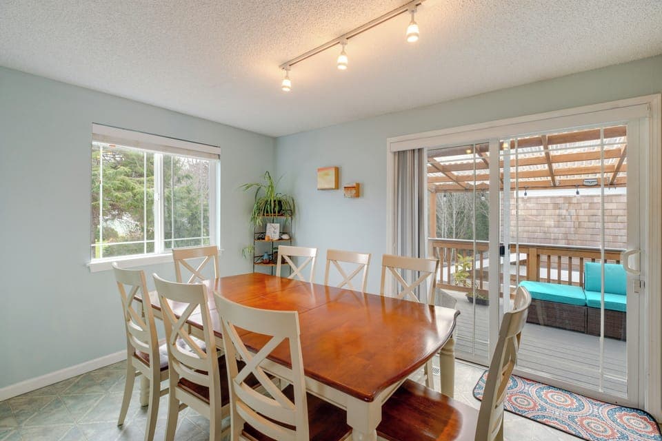 Dining Area | Dishware & Flatware