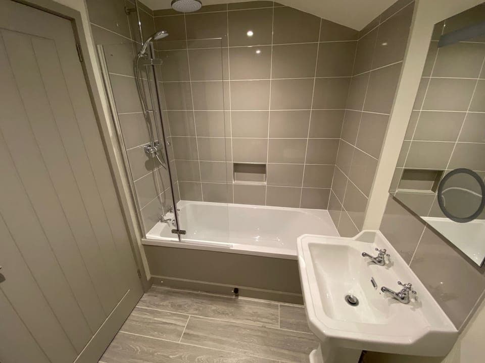 En-suite to the double bedroom.