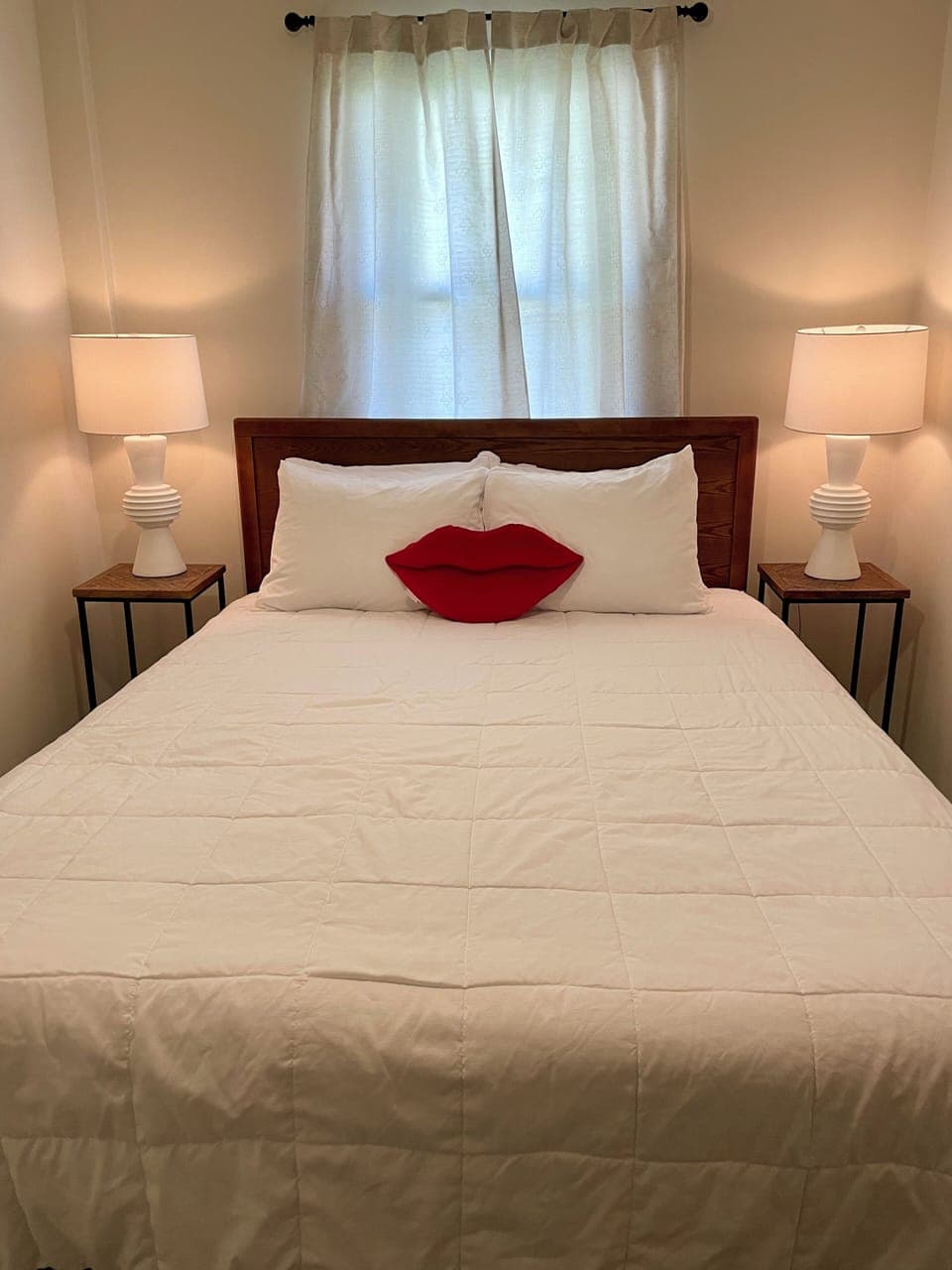 Queen size bed with memory foam mattress.