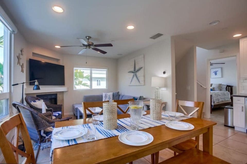 819 dining table seats 6