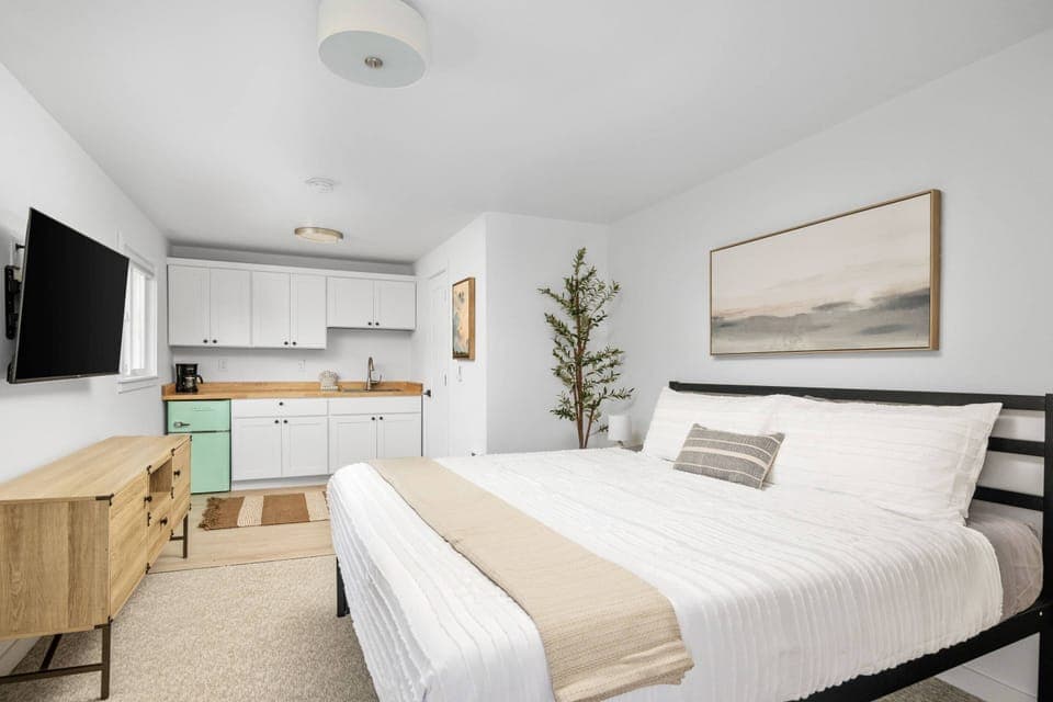 Welcome to the Inn at Rockaway Beach Unit 6. We hope we get to host you at this Oregon Coast rental. Please reach out with any questions.