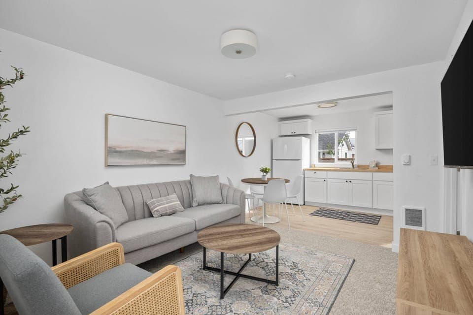 Welcome to the Inn at Rockaway Beach Unit 4. We hope we get to host you at this Oregon Coast rental. Please reach out with any questions.