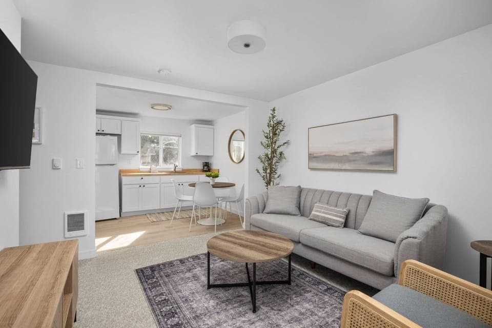 Welcome to the Inn at Rockaway Beach Unit 3. We hope we get to host you at this Oregon Coast rental. Please reach out with any questions.