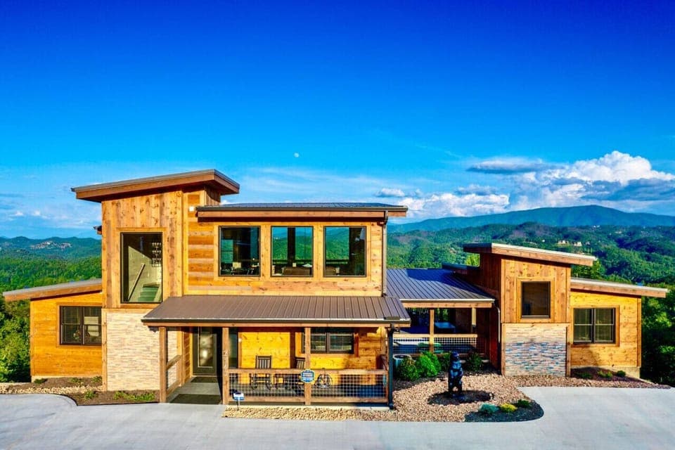 Mimosa Sunrise is a newly-built cabin with great indoor and outdoor features!