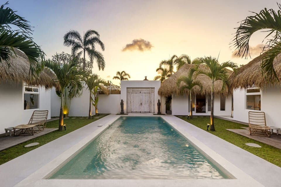 View of the villa’s entrance and outside pool 