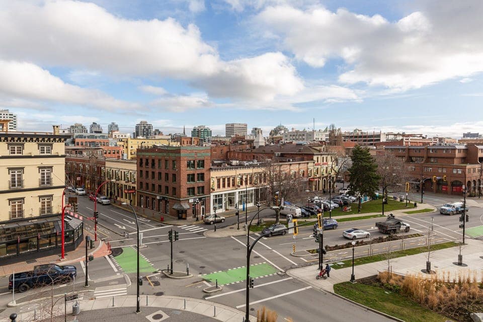 view of surrounding area from common patio 