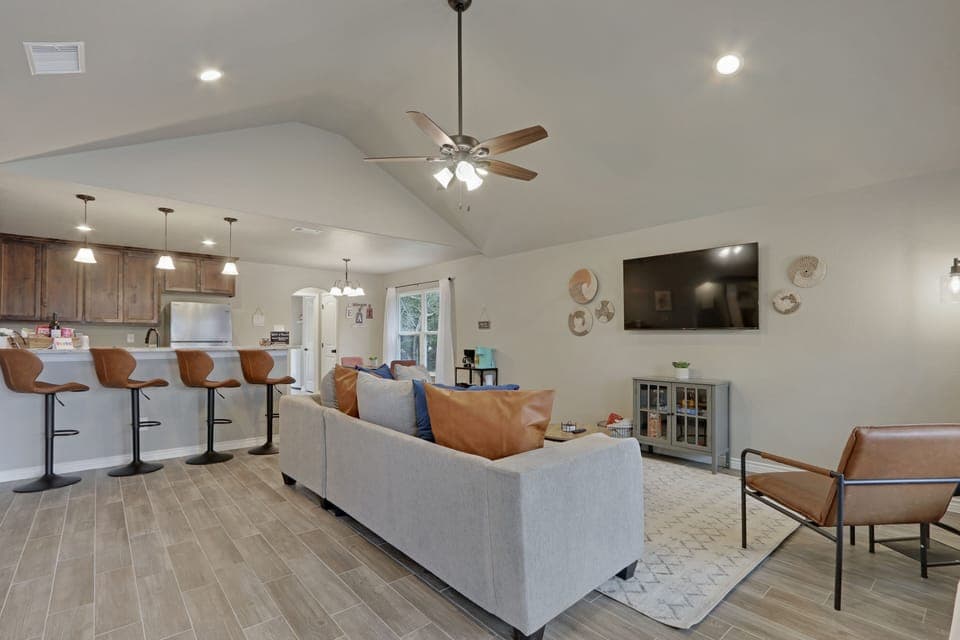 Open & bright floorplan