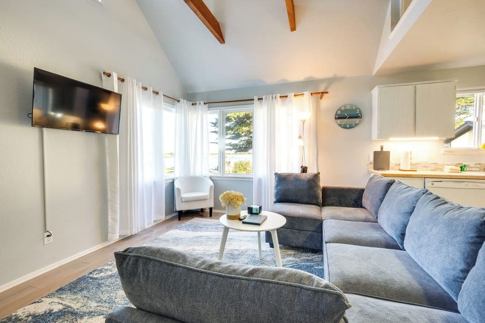 Living Area | Free WiFi | Smart TV