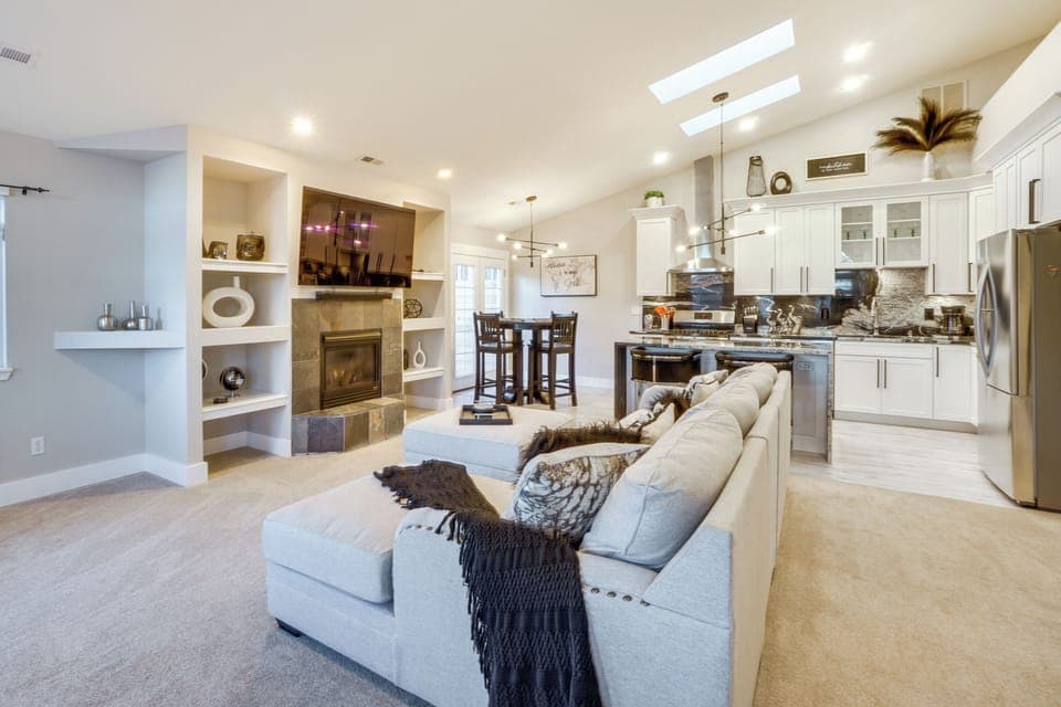 Living Room | Smart TV | Fireplace | WiFi | Board Games | Books