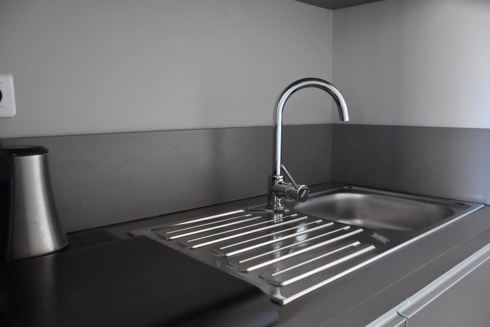 The kitchenette is equipped with everything you need to prepare yourself a tasty snack. 