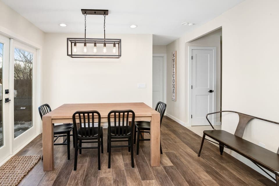 Dining Area (1st Floor)