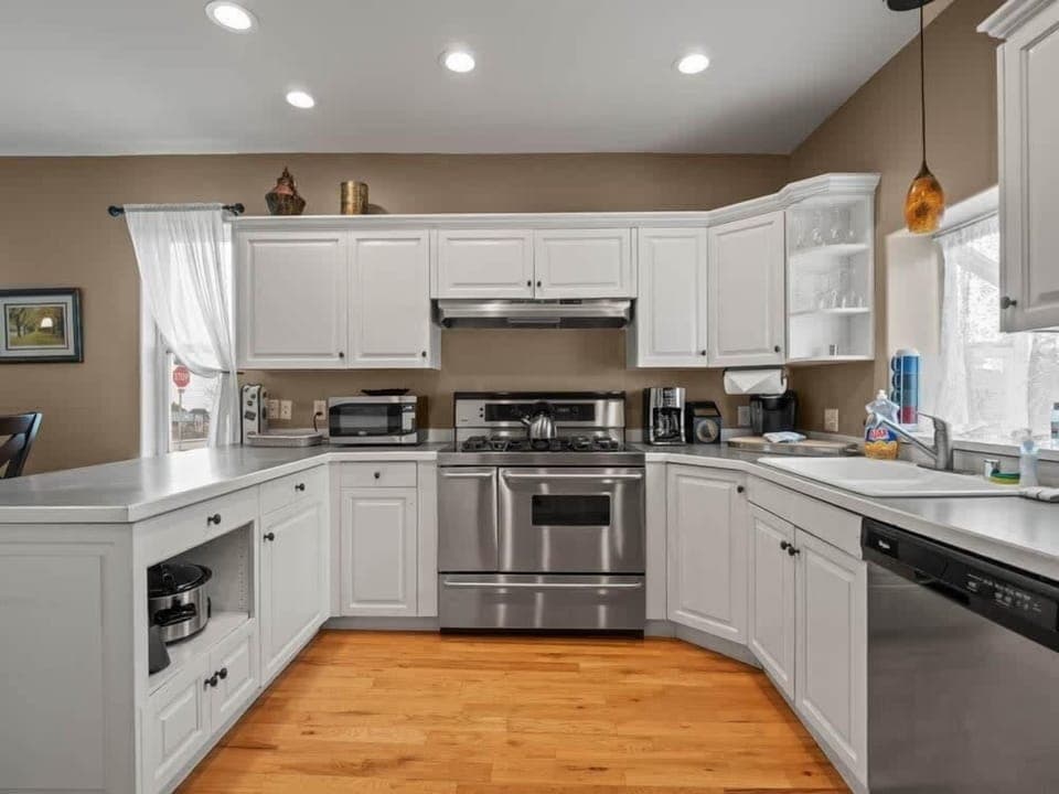 【Kitchen】 West-facing windows frame Mt. Elbert and Mt. Massive — Colorado's two tallest peaks.