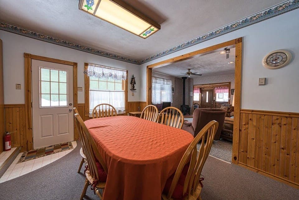 【Breakfast Bar + Dining】 Flexible layout — breakfast bar plus dining table.