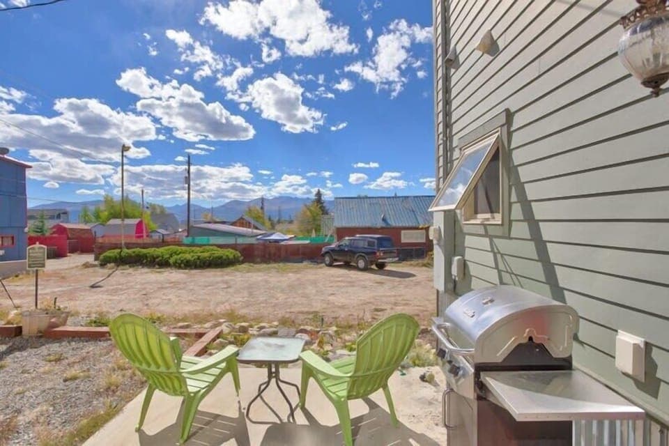 【Gas Grill】 Outdoor gas grill — apres-ski burgers on the patio.