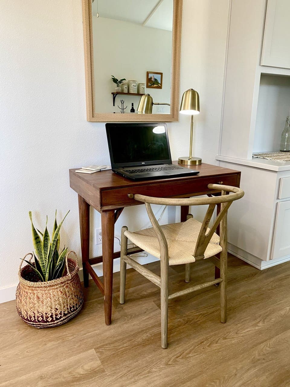 Desk available if you just have to check into the office.