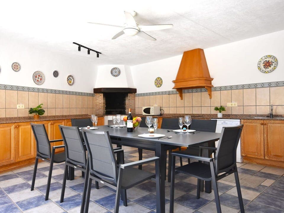 Table, Countertop, Furniture, Property, Kitchen, Chair, Cabinetry, Wood, Lighting, Interior Design