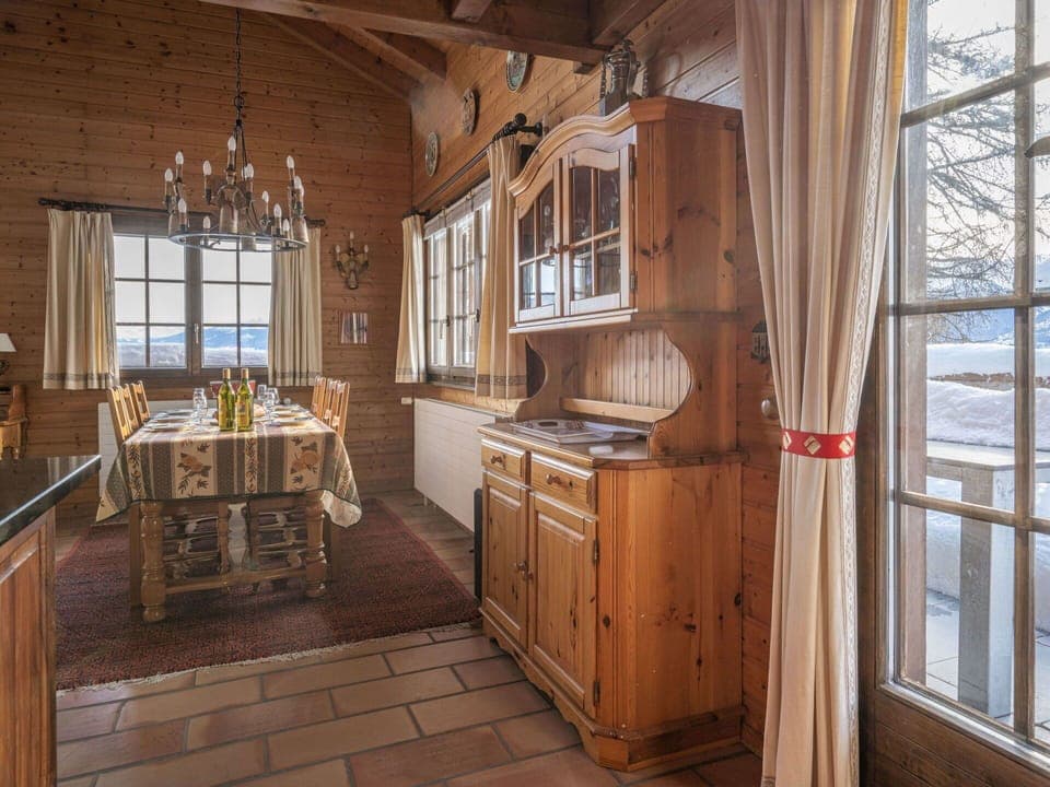 Cabinetry, Property, Furniture, Window, Drawer, Wood, Countertop, Interior Design, Kitchen, Wood Stain