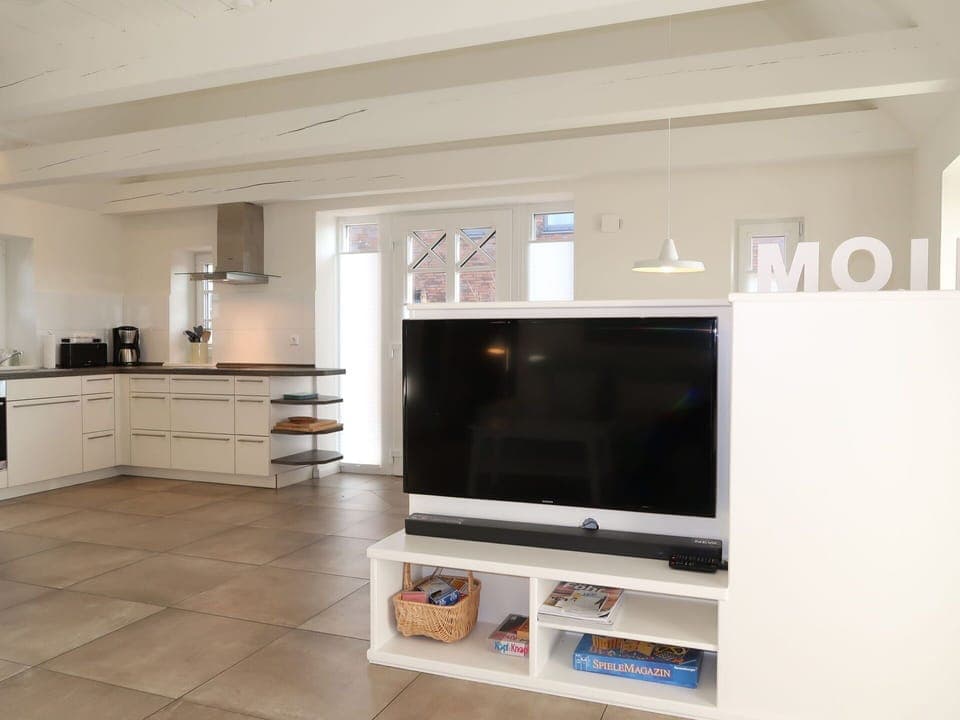 Sky, Cloud, Building, Window, Plant, Tree, Land Lot, House, Grass, Landscape