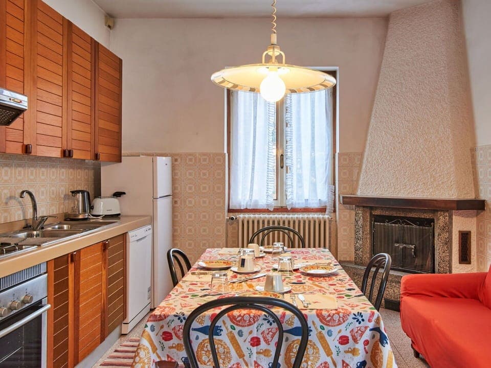 Water, Sky, Cloud, Swimming Pool, Building, Tree, Aqua, Leisure, Resort Town, Plant