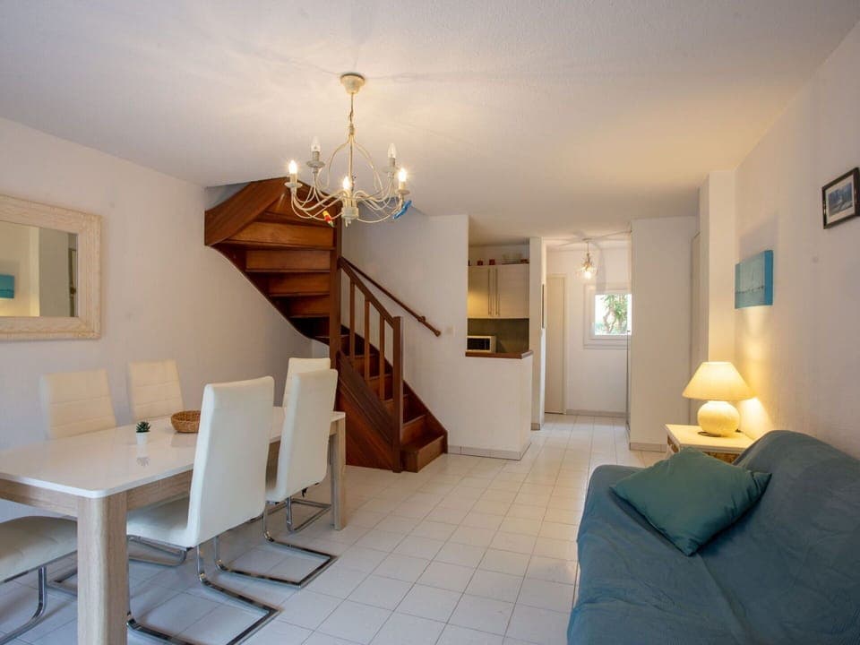 Sky, Plant, Cloud, Property, Building, Window, Tree, House, Natural Landscape, Real Estate