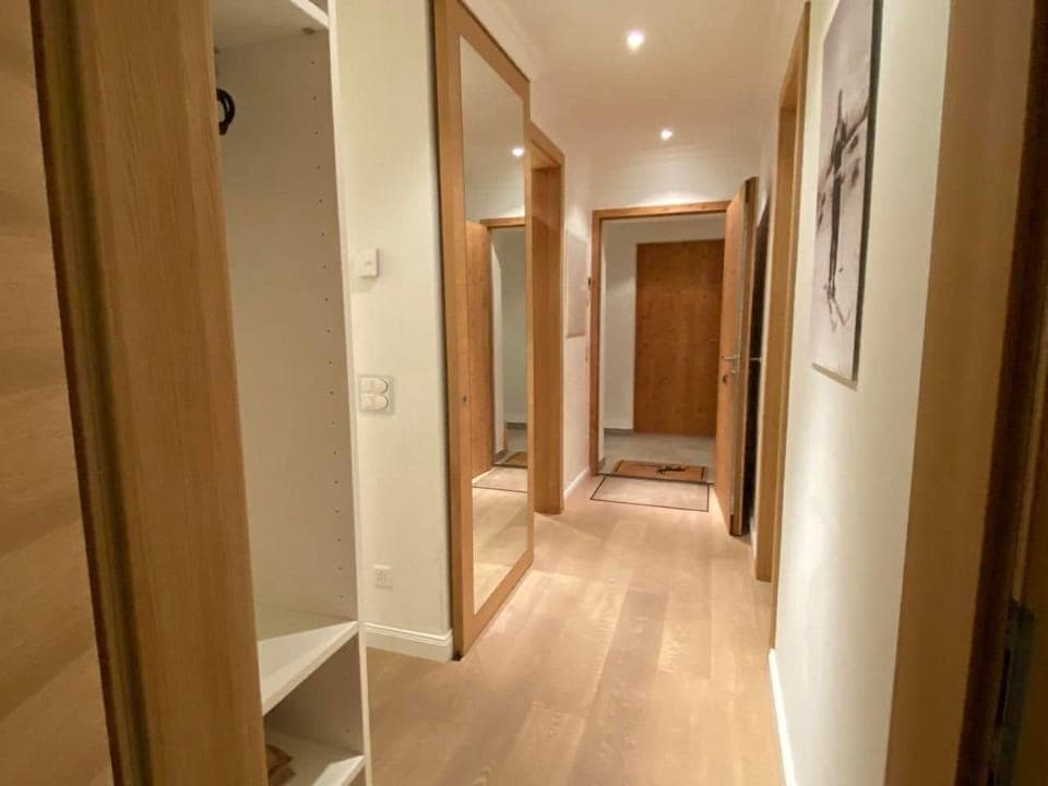 From bedroom 2 to the exit