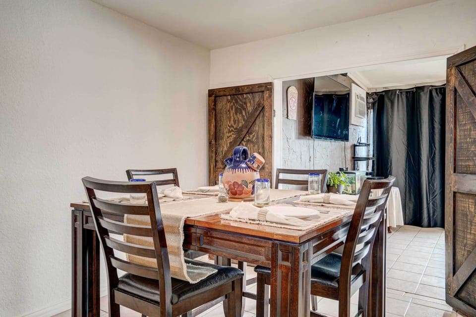 Dining Room | Dishware/Flatware Provided