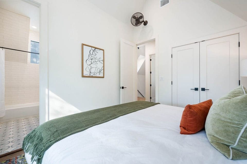 King bedroom ensuite with room darkening shades