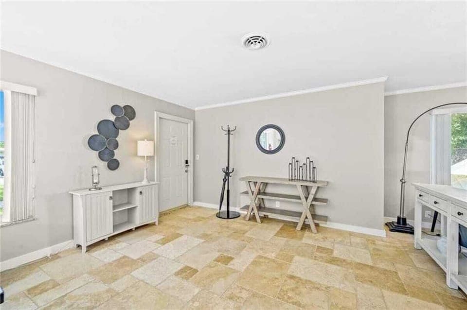 Open entry way