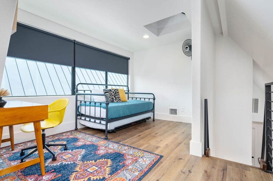 Loft bedroom with 2 twin daybeds/2 trundles and work space